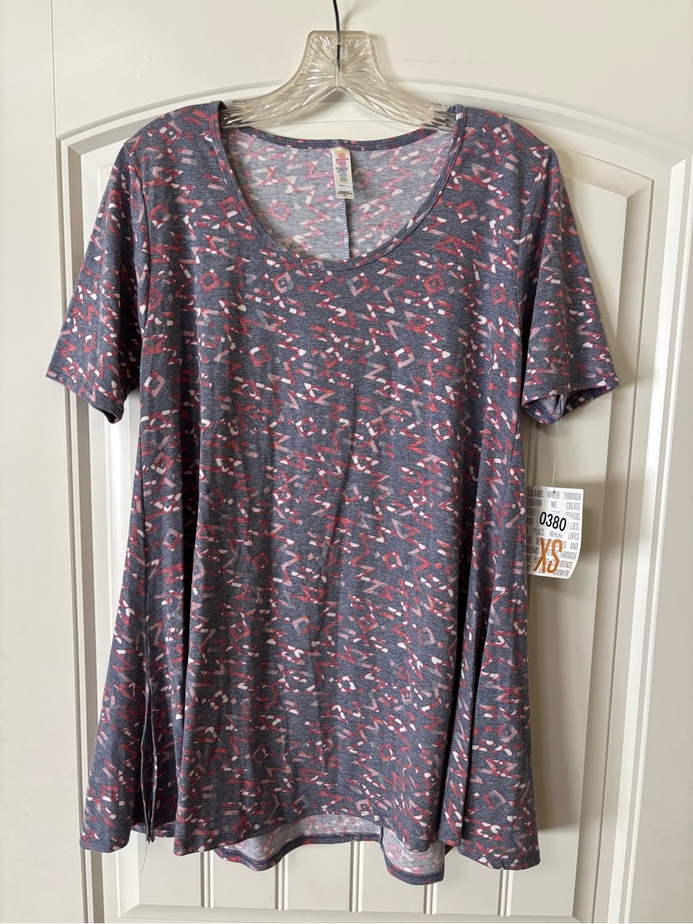LuLaRoe gray Tunic with Pink & White Geometric Print
